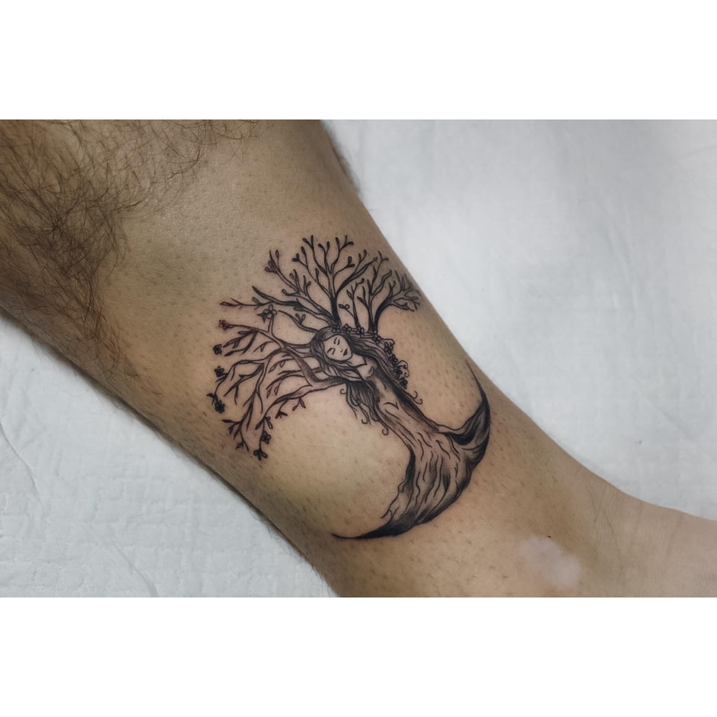Medium Tattoo (Hour session) - Image 2